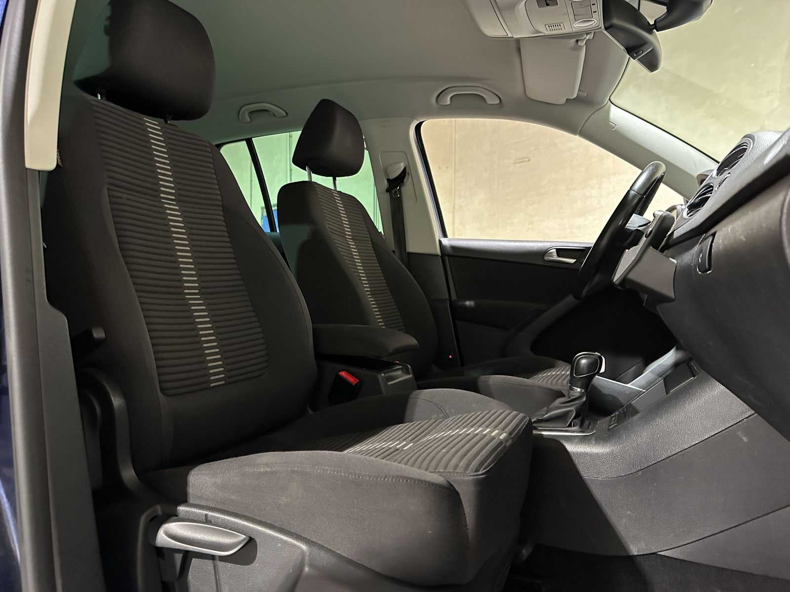 Volkswagen Tiguan 2.0 TDI Sport&&Style 4Motion 140pk 2011 (Origineel-NL), 74-PNH-9