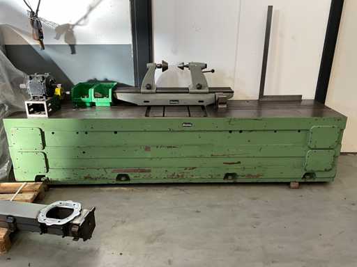 PJ Zweegers and Sons 76 0534/76 0536 ?awka na ?rodku sto?u z otworem w kszta?cie litery