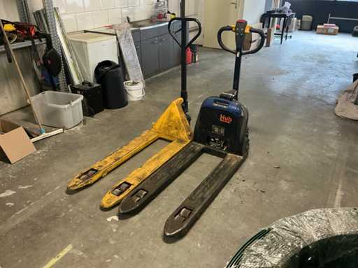 Stapelaar en palletwagen