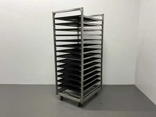 Chariot d’étagère avec plaques de cuisson