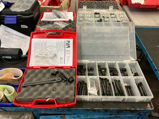 Diverse piulițe de nituri oarbe