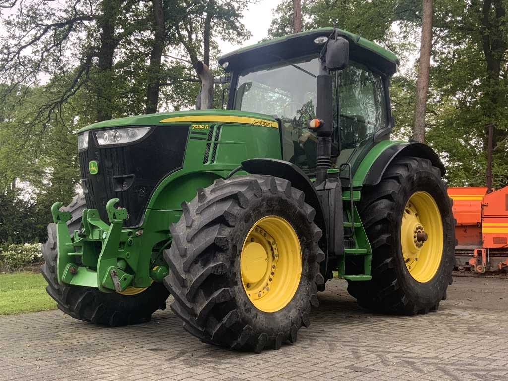 2013 John Deere 7230R Tractor agricol cu tracțiune integrală