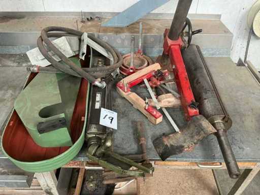 Différentes pièces de machines à menuiserie