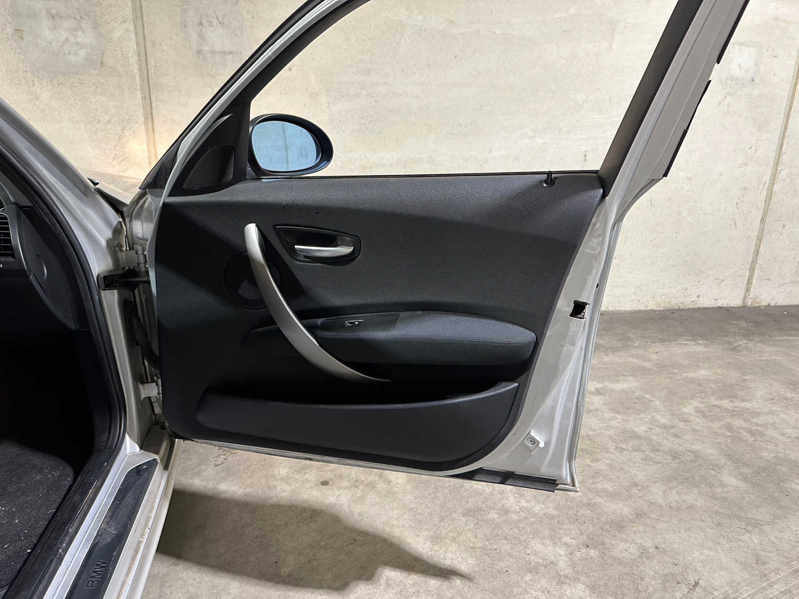 BMW 118i High Executive 129pk 2005 1-serie, 46-RK-RP