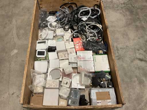 Partia materiałów instalacyjnych