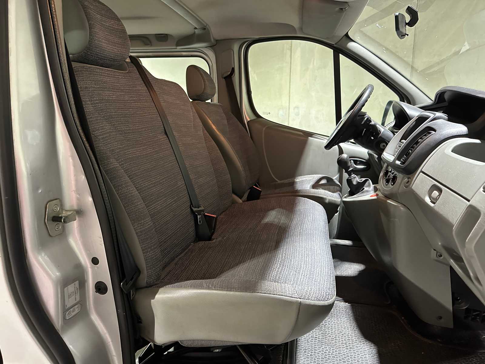 Renault Trafic Passenger 2.0 dCi T27 Authentique 9-Seater 90hp 2011, 53-RTV-9