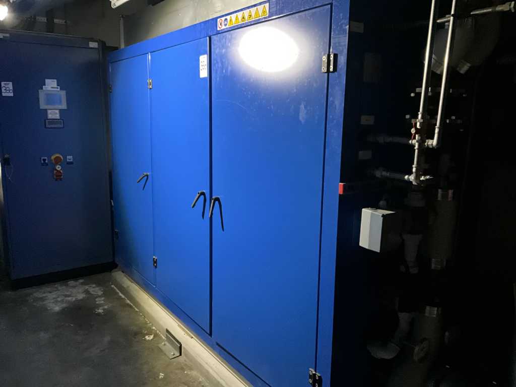Generatore di corrente con armadio insonorizzato