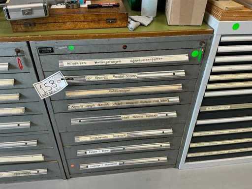 Werkstattschrank mit Inhalt
