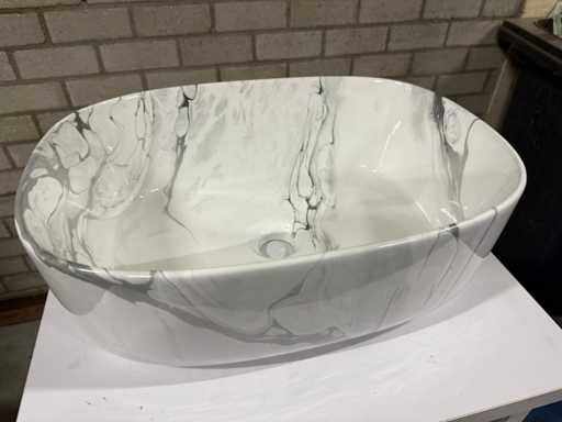 Chiuvet? cu aspect de marmur?