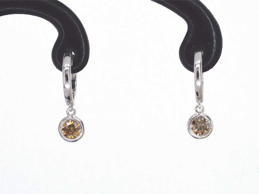 Boucles d’oreilles en or blanc avec diamants naturels