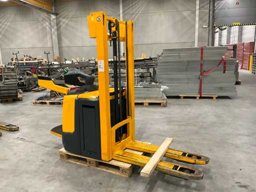 2015 Jungheinrich ERC 212z Stapelaar