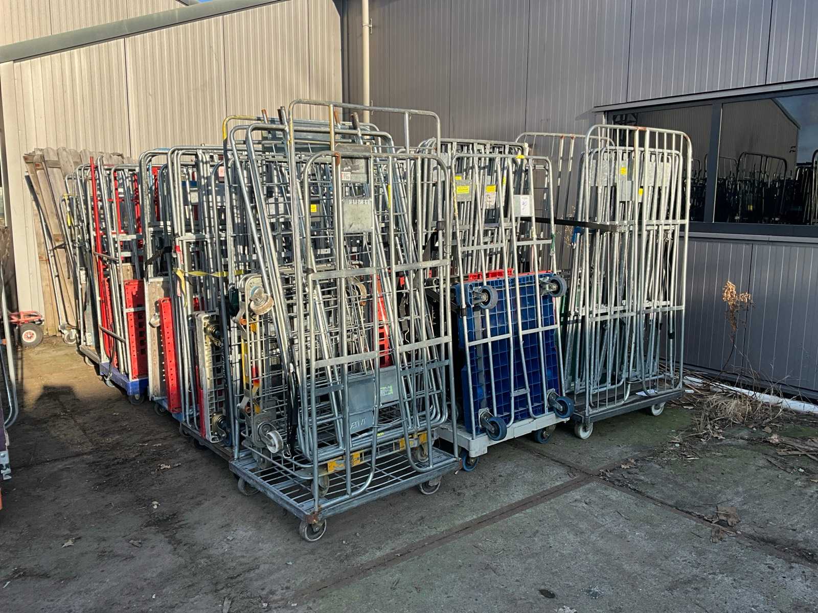 Nestable roll container (60x)