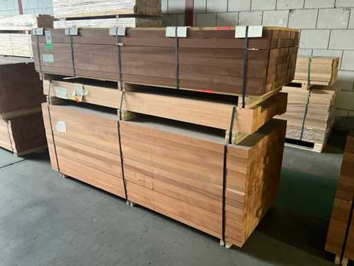 Trave in legno duro (351x)