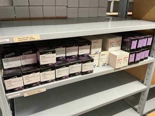 Lot de diverse relee auxiliare TE și contactori magnetici AC (157x)