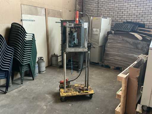 Holmatro workshop press