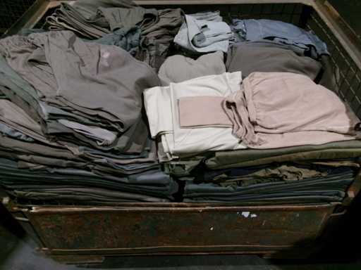 kg Mélange de vêtements, défectueux, coloré (G3) (125kg)