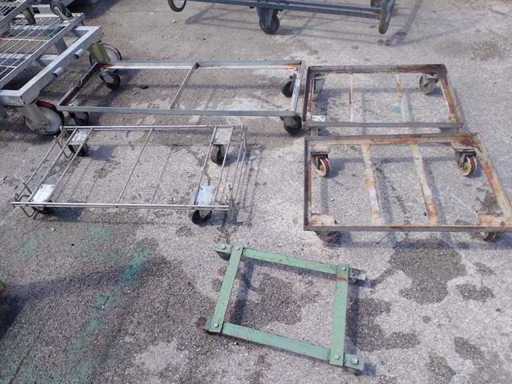Voorraad van diverse metalen houten trolleys