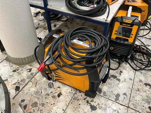 Saldatrice ad elettrodo Hugong HDARC 400