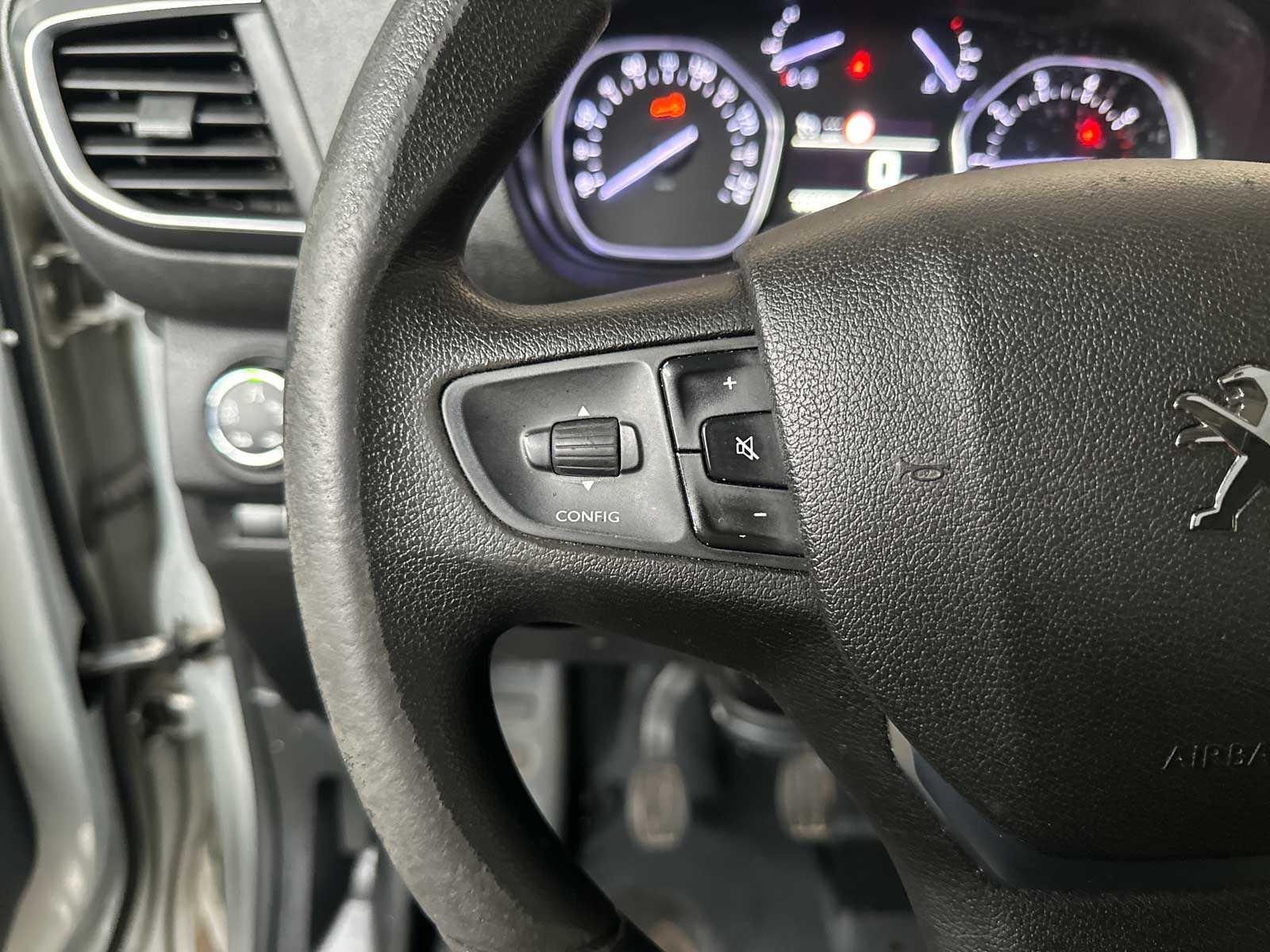 Peugeot Expert Traveller 1.5 9-Sitzer 120 PS 2019