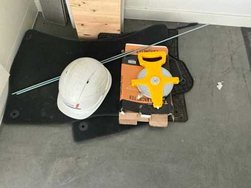 Tape measure and 1 safety helmet