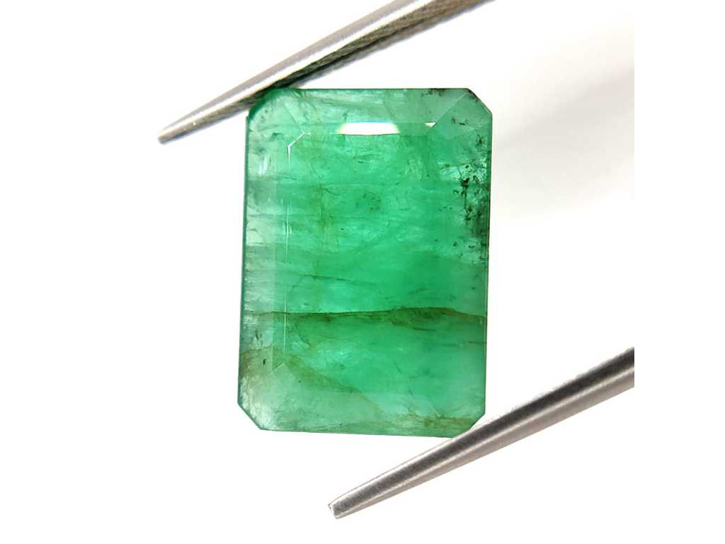 Natural emerald 6.88 carats IGI certified