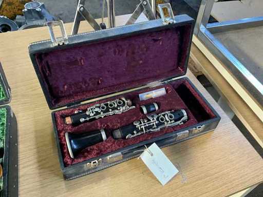 Electric clarinet with music stand