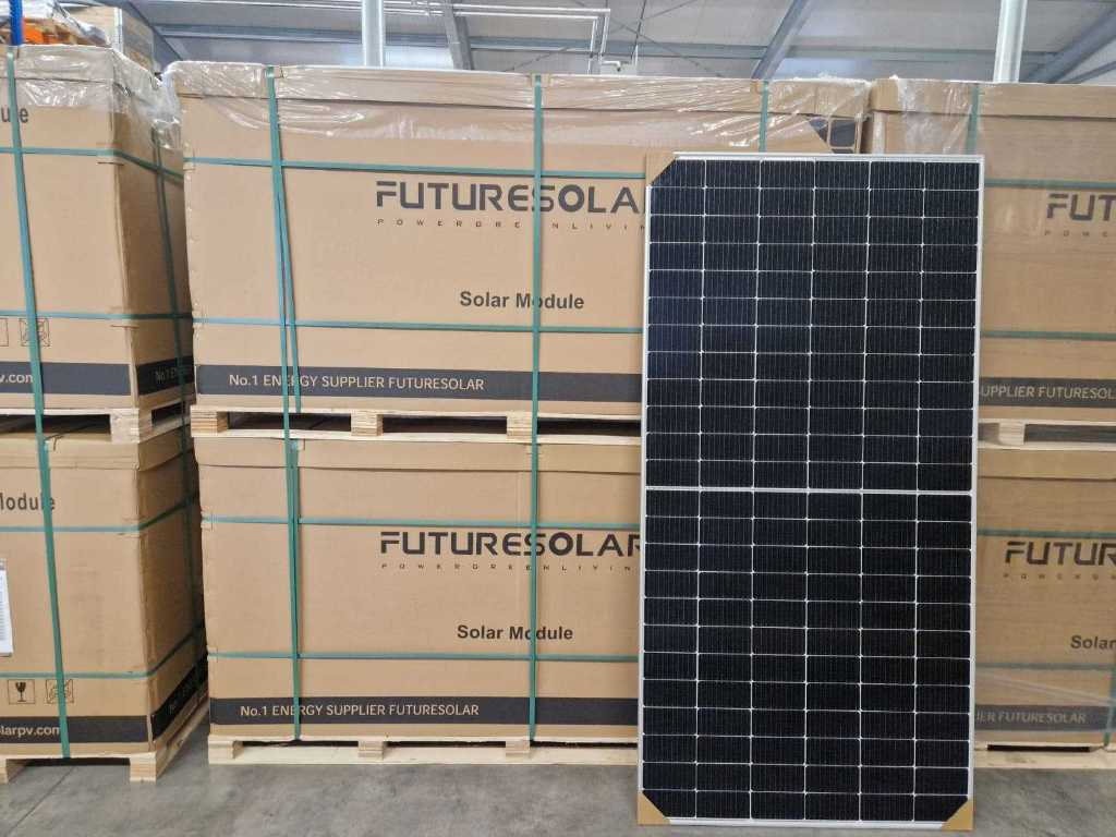 FutureSolar Monofacial 550W Photovoltaic Modules NEW & OVP 2 Pallets