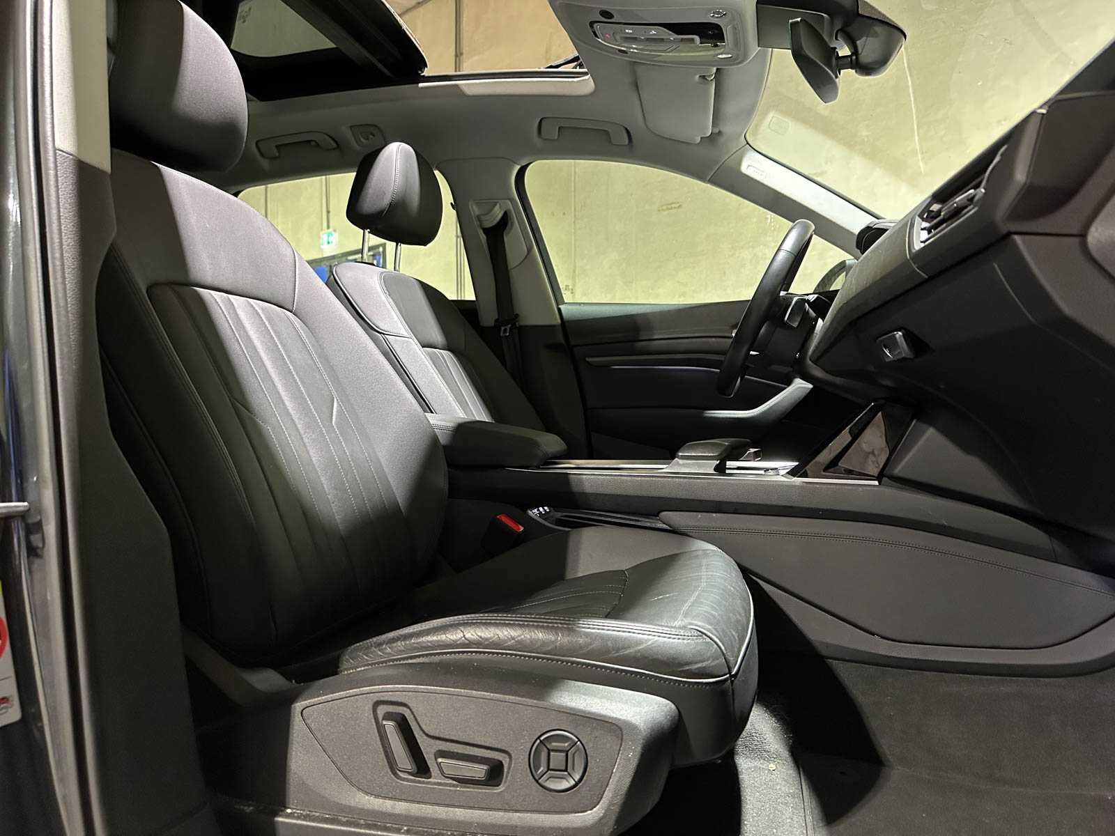 Audi e-tron 50 Quattro Launch Edition Plus 71 kWh 313pk 2020 (Origineel-NL + 1e Eigenaar), H-770-SH