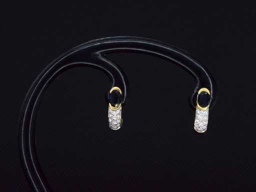 cercei cu cercei din aur, diamante naturale tăiate strălucitor și safire albastre