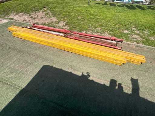 adjustable screw props with 4 Doka beams