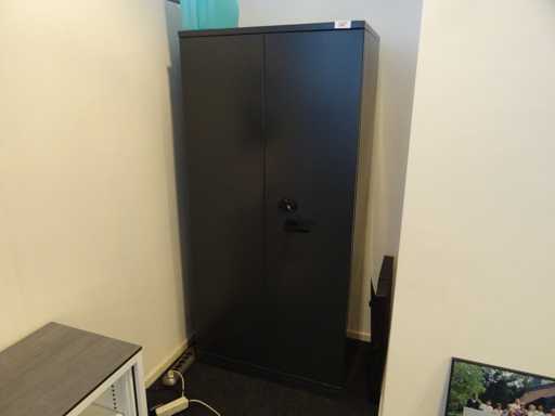 Safe cabinet