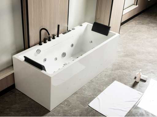 Wellness sanitary facilities and garden