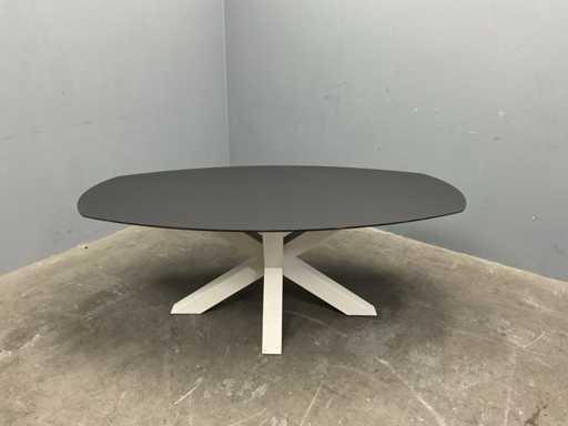 Dänischer ovaler schwarz lackierter Esstisch 200 cm mit Dreh auf der Basis