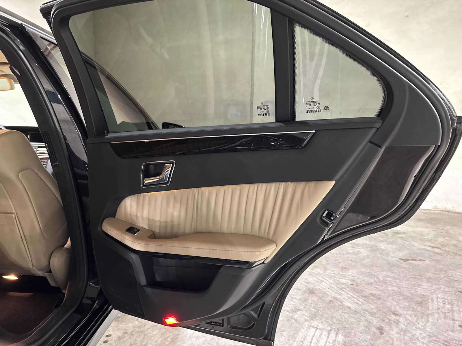 Mercedes-Benz E500 Avantgarde 5.5 V8 387hp 2011 E-Class, JKS-29-N