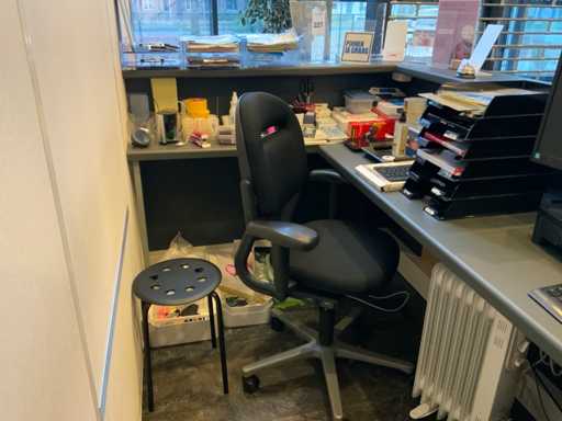 Verschiedene Bürobestände