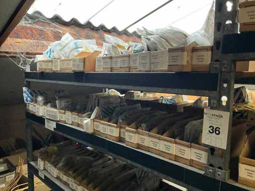 New Holland Un lot mare de sigilii și șantiere originale