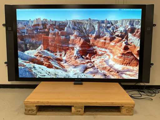 Microsoft Surface Hub (1638) 84”, Core(TM) i7 4th Gen, 8 GB RAM, 128 GB SSD, NVIDIA Quadro K2200 4 GB All-In-One Desktop