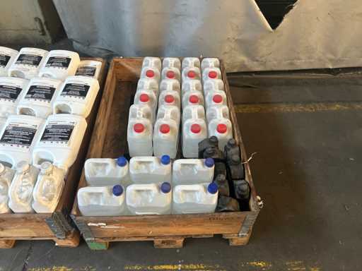 Partia płynu chłodzącego (oleju i wody demineralizowanej) (26x)