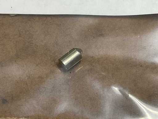 Un set de pini cu cap drept