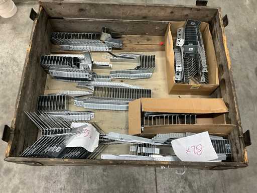 Un lot de diverse suporturi pentru grinzi (295x)