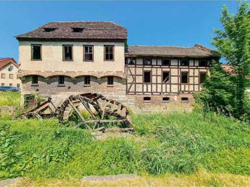 Historische watermolen met parkeerplaatsen op 402 m² perceel nabij Erfurt in Uhlstädt - Duitsland