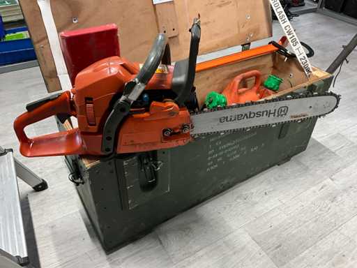 Husqvarna 359G Kettensäge im Transportkasten