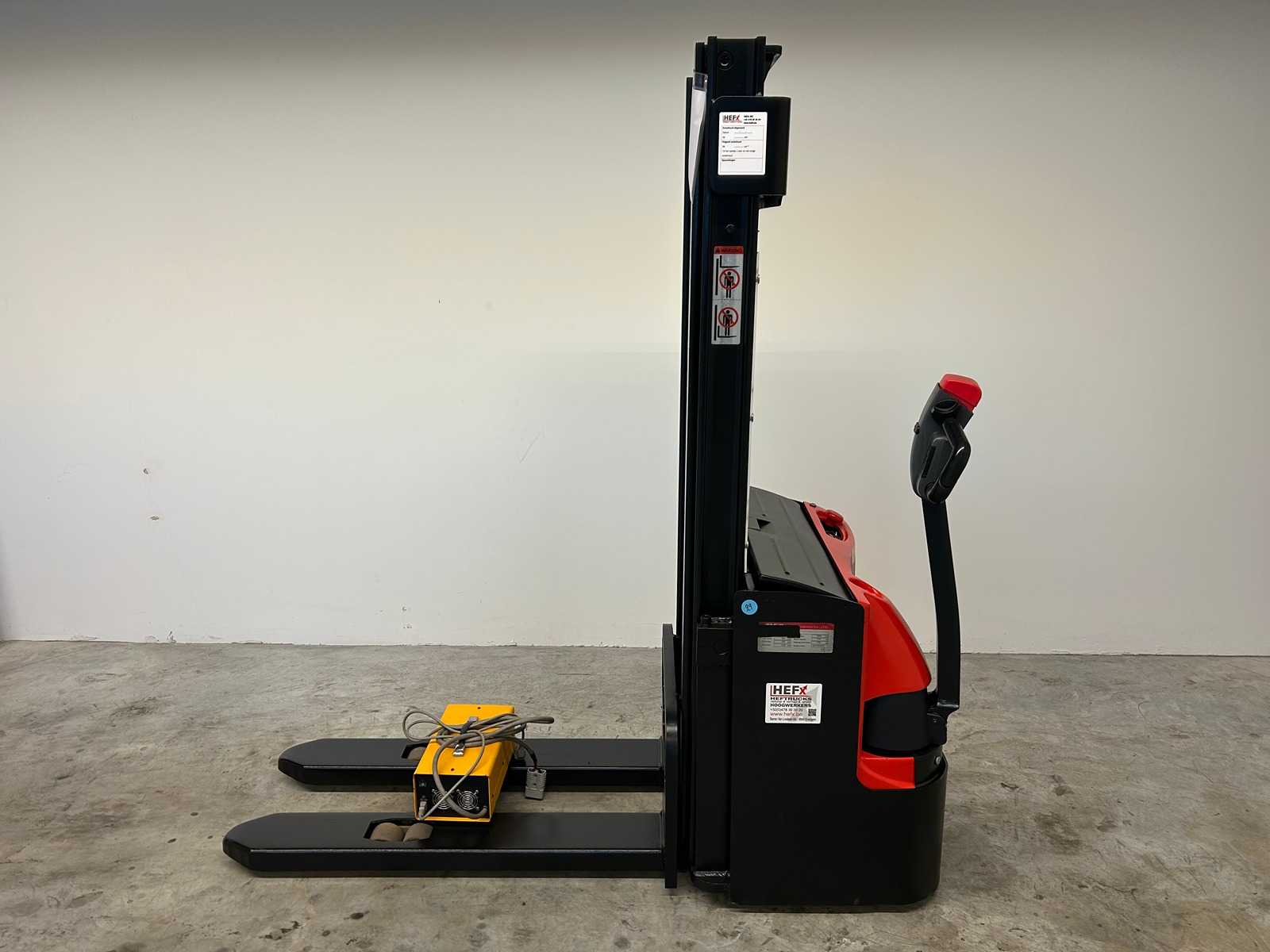 EP Equipment – 2017 – ES12WA – Stacker