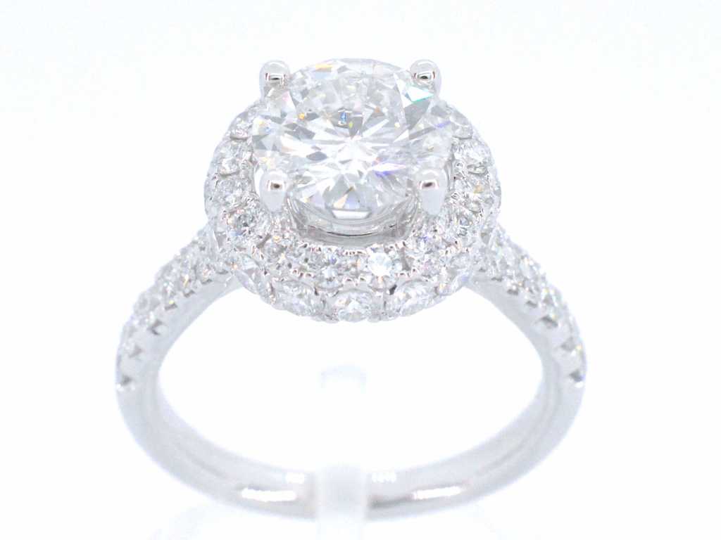 White gold entourage ring with a brilliant cut diamond 2.00 carat