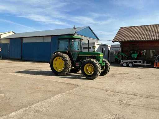 John Deere 2140 vierwielaangedreven tractor