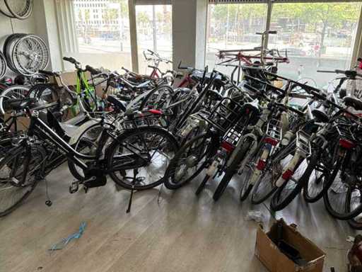 Lotto di biciclette difettose e incomplete