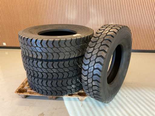 4x 295/80 R22.5 Retread Vrachtwagenband