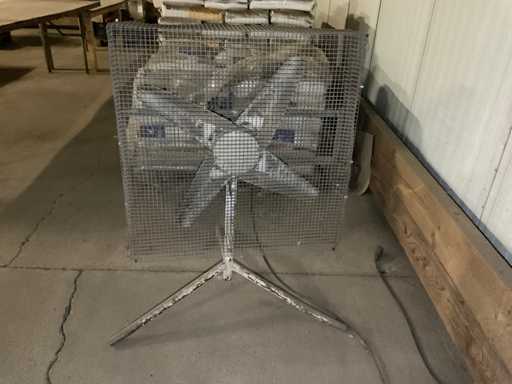 Ventola su treppiede