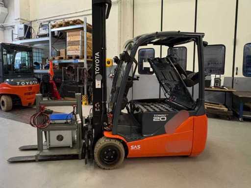 Toyota - 8FBE20T - – 2.0t Electric 3-Wheel Forklift – Triplex 7.5m – only 65h – MINT CONDITION - 2023