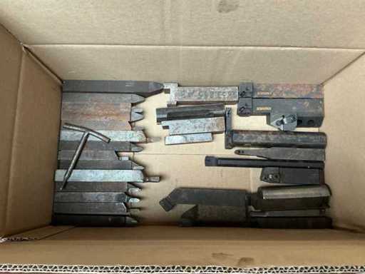 Batch of various chisels